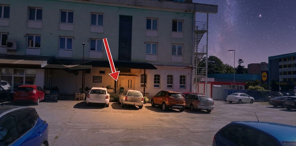 Entrance to Ubytovanie KRAS from the car park (marked with an arrow)